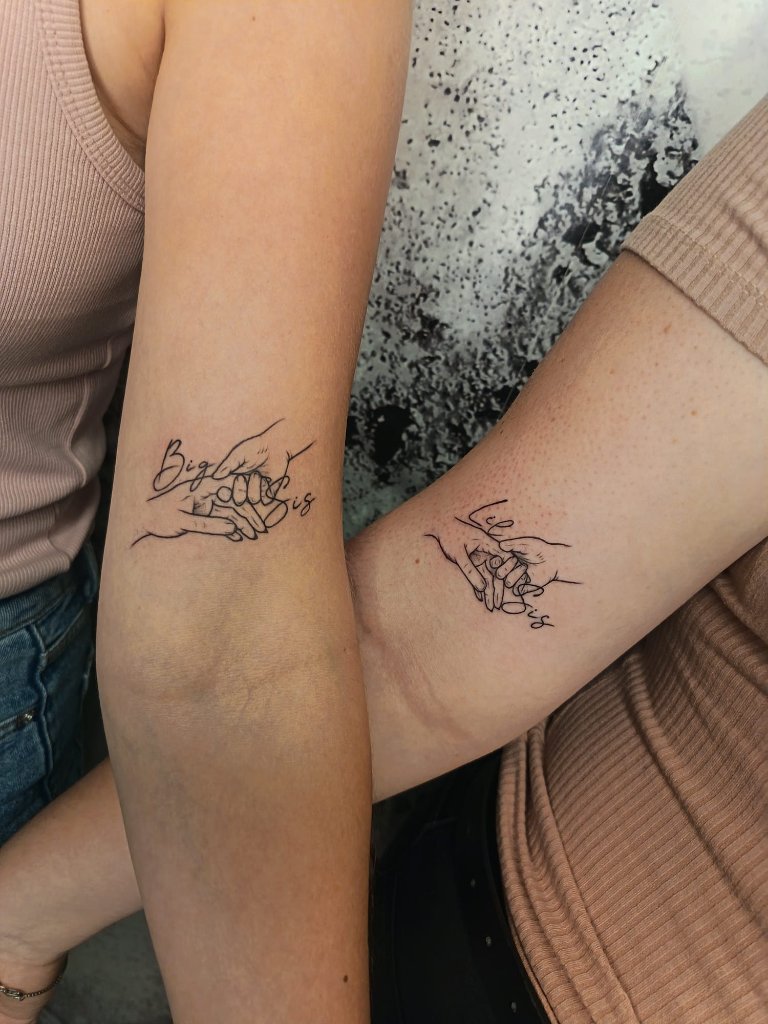 Line Art stílusú tetoválás